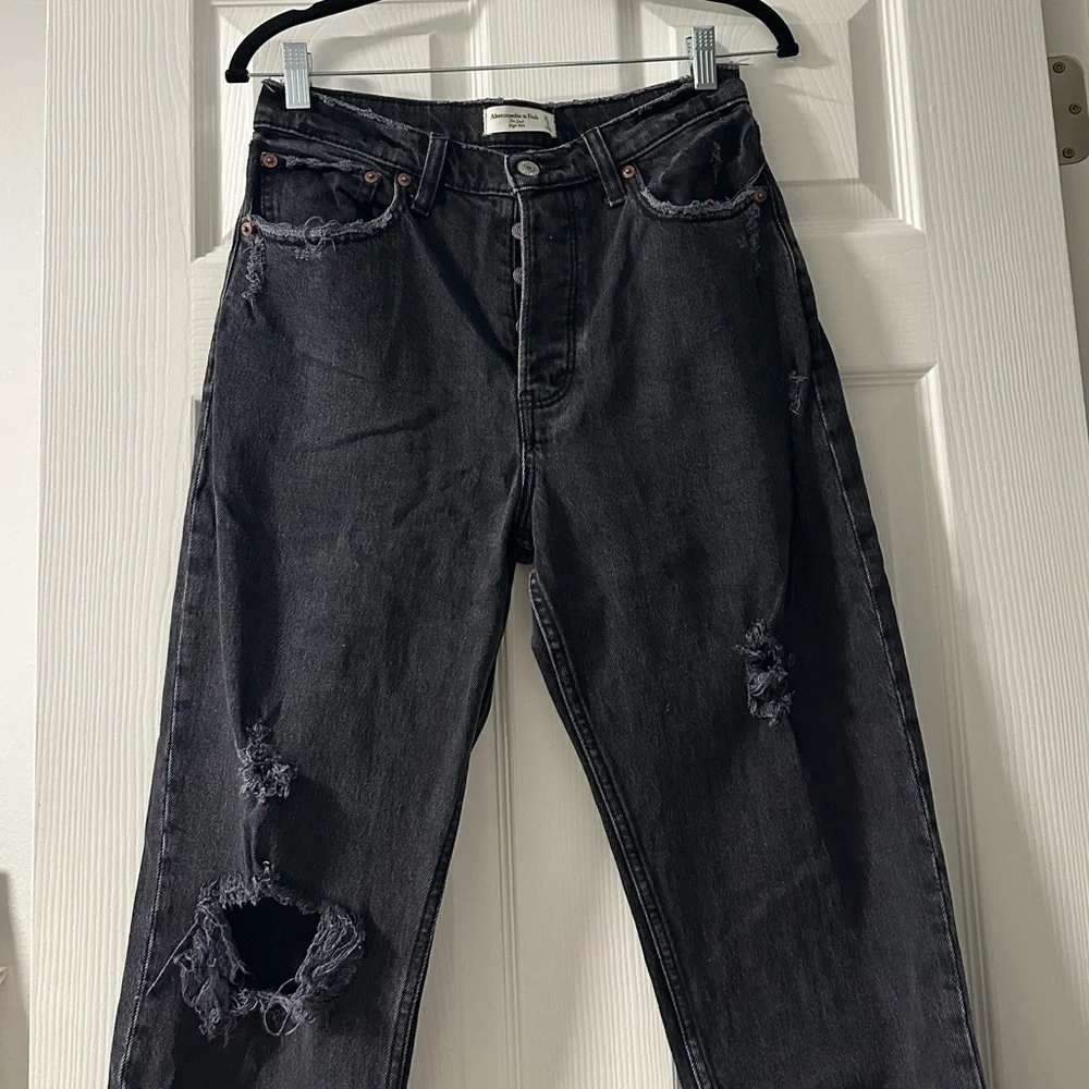 Abercrombie Dad High Rise Distressed Jeans Size 27S